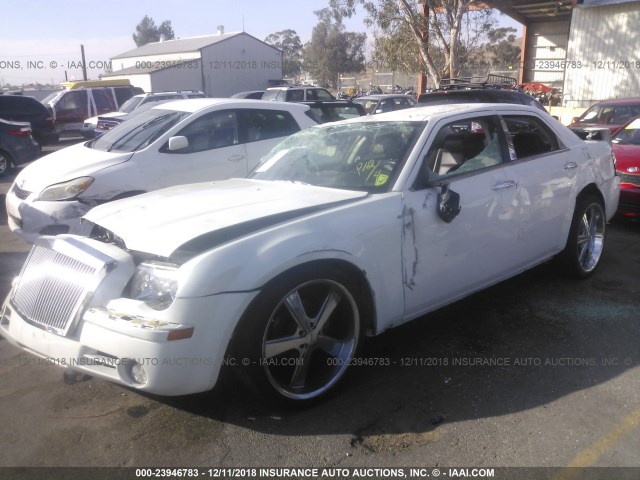 2C3CA5CV5AH105228 - 2010 CHRYSLER 300 TOURING WHITE photo 2