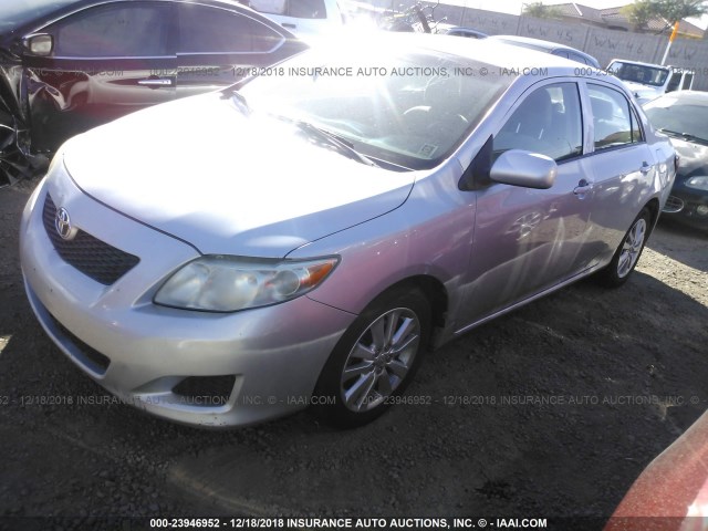 1NXBU40E79Z041856 - 2009 TOYOTA COROLLA S/LE/XLE SILVER photo 2