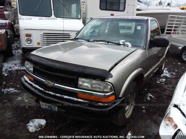 1GCCS145728260161 - 2002 CHEVROLET S TRUCK S10 GOLD photo 2