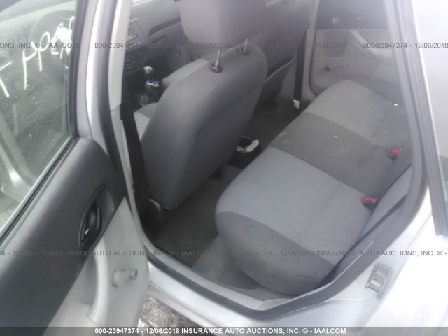 1FAFP34N36W214523 - 2006 FORD FOCUS ZX4 SILVER photo 8