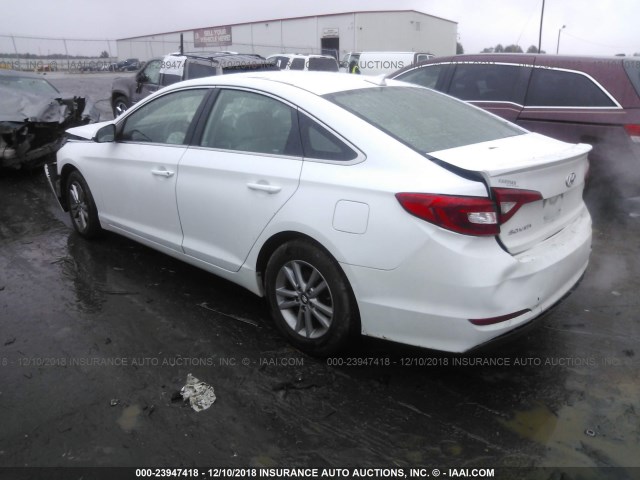 5NPE24AF2FH215921 - 2015 HYUNDAI SONATA SE WHITE photo 3