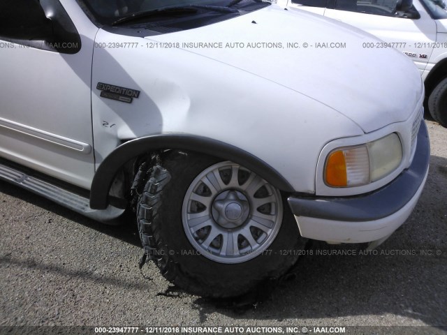 1FMPU16L11LA75344 - 2001 FORD EXPEDITION XLT WHITE photo 6