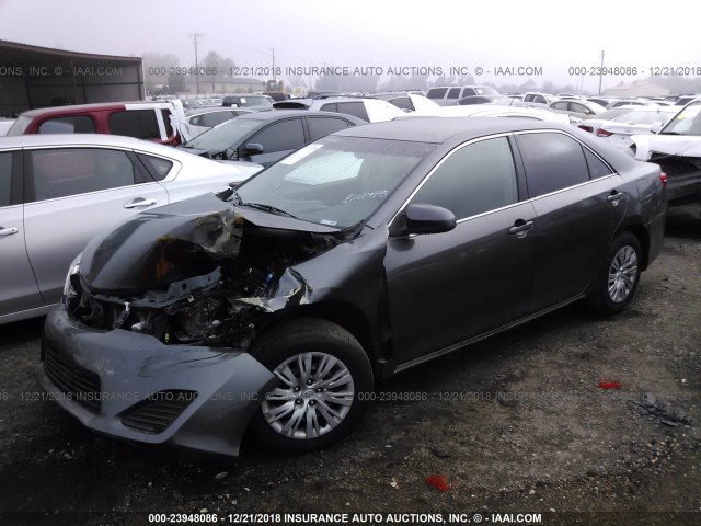 4T4BF1FK4CR190549 - 2012 TOYOTA CAMRY SE/LE/XLE GRAY photo 2