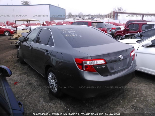 4T4BF1FK4CR190549 - 2012 TOYOTA CAMRY SE/LE/XLE GRAY photo 3