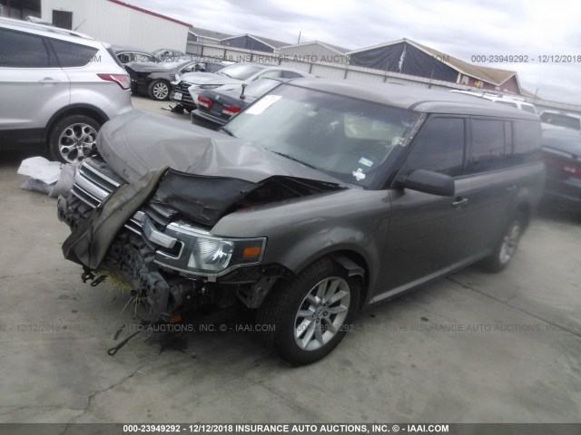 2FMGK5B88DBD10664 - 2013 FORD FLEX SE GRAY photo 2