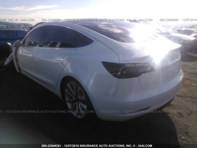 5YJ3E1EA0JF025067 - 2018 TESLA MODEL 3 WHITE photo 3