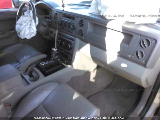 1J8HG48KX7C598076 - 2007 JEEP COMMANDER Gümüş foto 5