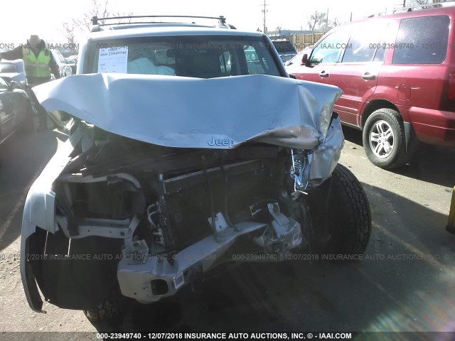 1J8HG48KX7C598076 - 2007 JEEP COMMANDER Gümüş foto 6