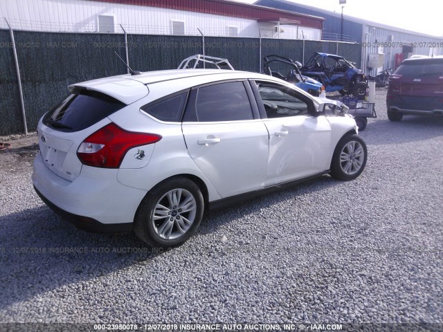 1FAHP3M27CL358815 - 2012 FORD FOCUS SEL WHITE photo 4