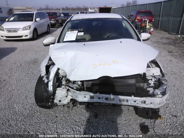 1FAHP3M27CL358815 - 2012 FORD FOCUS SEL WHITE photo 6