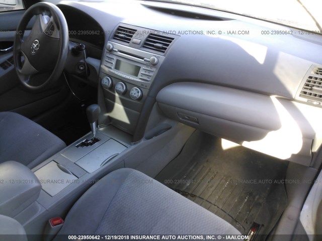 4T1BF3EK2AU559557 - 2010 TOYOTA CAMRY SE/LE/XLE 白色 照片 5