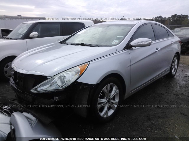 5NPEC4ACXDH550473 - 2013 HYUNDAI SONATA SE/LIMITED SILVER photo 2