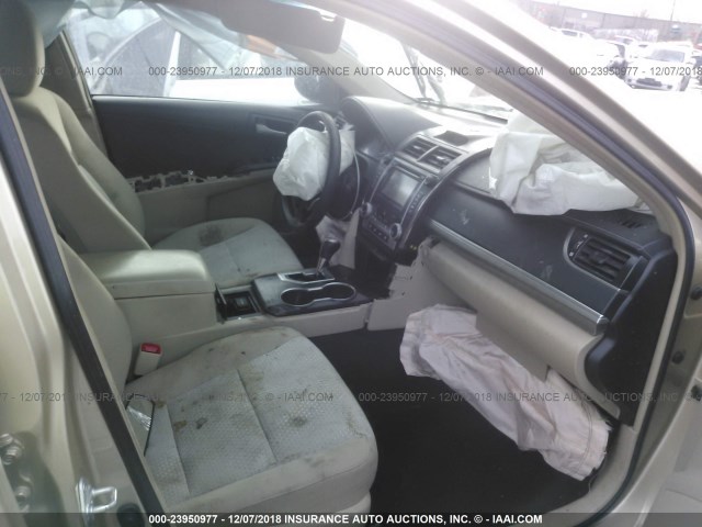 4T1BF1FK4CU039995 - 2012 TOYOTA CAMRY SE/LE/XLE TAN photo 5