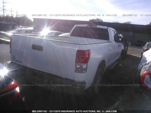 5TFSV541X8X004893 - 2008 TOYOTA TUNDRA DOUBLE CAB/DOUBLE CAB SR5 WHITE photo 4