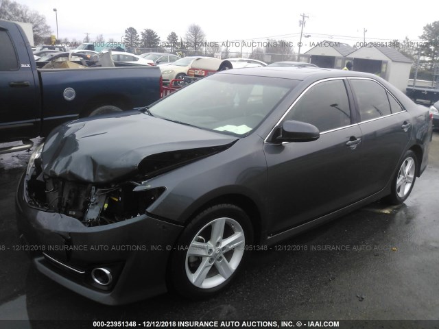 4T1BF1FK5CU155125 - 2012 TOYOTA CAMRY SE/LE/XLE 灰色 照片 2