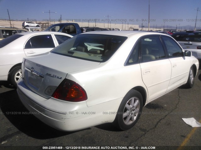 4T1BF28B12U250394 - 2002 TOYOTA AVALON XL/XLS WHITE photo 4