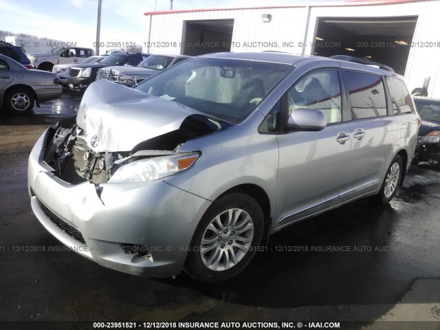 5TDYK3DC9ES525193 - 2014 TOYOTA SIENNA XLE/LIMITED SILVER photo 2