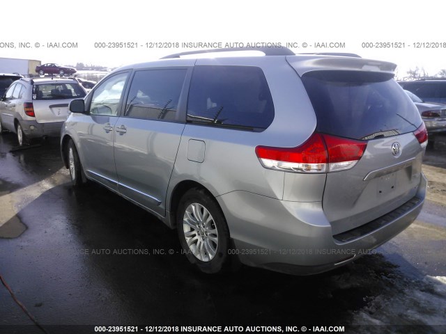 5TDYK3DC9ES525193 - 2014 TOYOTA SIENNA XLE/LIMITED SILVER photo 3