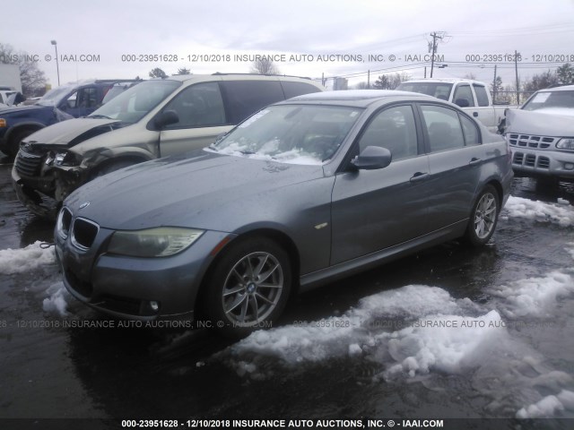 WBAPH7G58ANM50823 - 2010 BMW 328 I GRAY photo 2