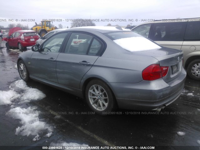 WBAPH7G58ANM50823 - 2010 BMW 328 I GRAY photo 3