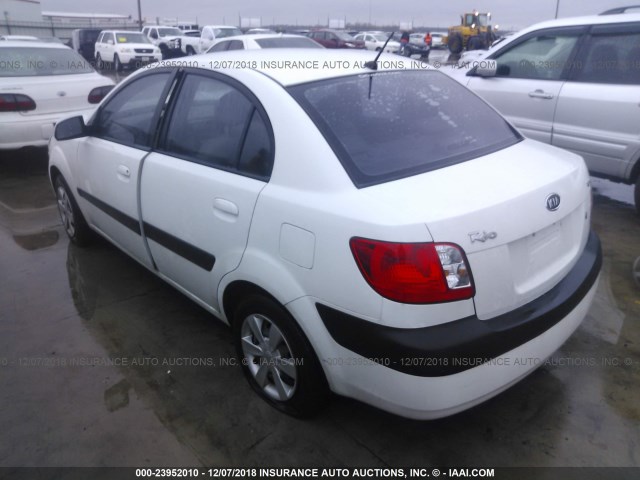 KNADE123666150973 - 2006 KIA RIO WHITE photo 3