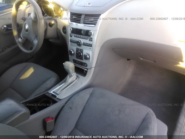 1G1ZB5EB2A4119180 - 2010 CHEVROLET MALIBU LS SILVER photo 5