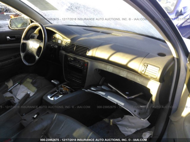 WVWPD23B7YP217012 - 2000 VOLKSWAGEN PASSAT GLX 银色 照片 5