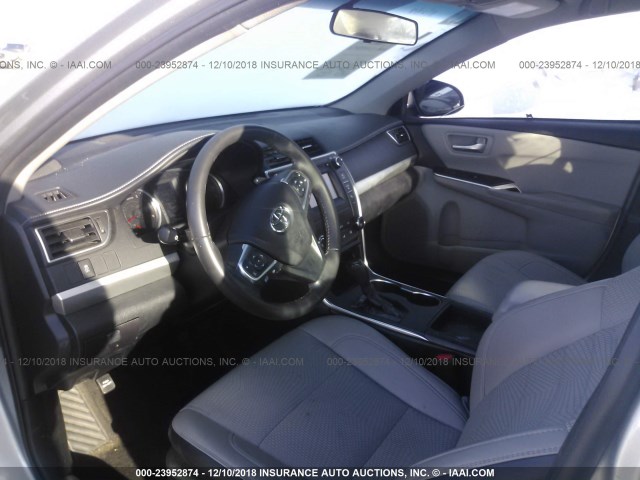4T1BF1FK3HU753883 - 2017 TOYOTA CAMRY LE/XLE/SE/XSE SILVER photo 5