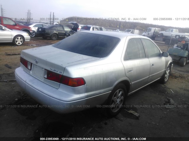 4T1BF22K4YU110731 - 2000 TOYOTA CAMRY LE/XLE SILVER photo 4