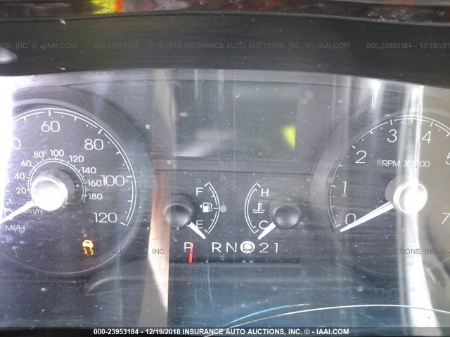 1LNHM82W47Y635091 - 2007 LINCOLN TOWN CAR SIGNATURE LIMITED SILVER photo 7