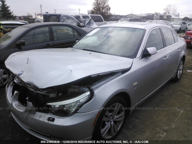 WBANV13549C153509 - 2009 BMW 528 XI SILVER photo 2