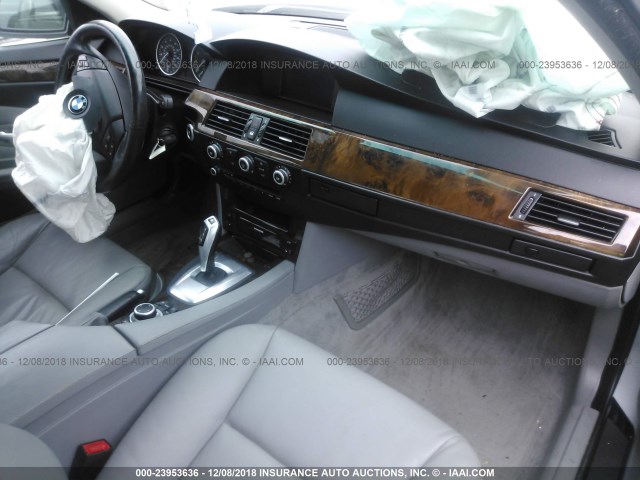 WBANV13549C153509 - 2009 BMW 528 XI SILVER photo 5