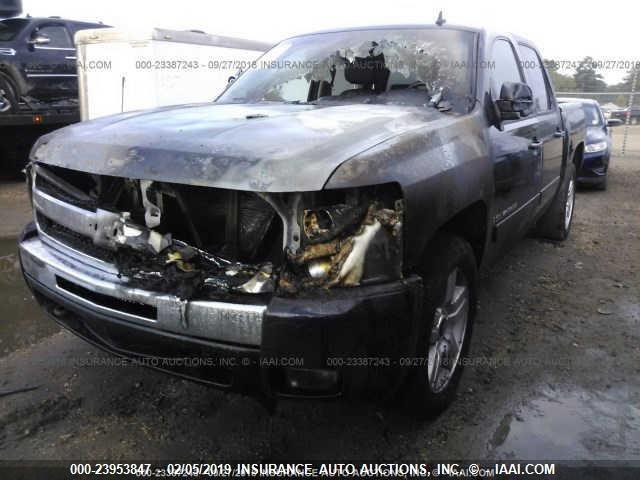 2GCEC130181329479 - 2008 CHEVROLET SILVERADO C1500 MAROON photo 2