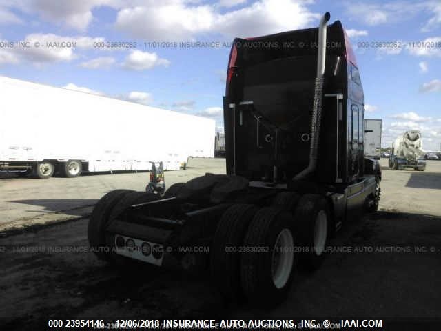 1XKADB9X95J101922 - 2005 KENWORTH CONSTRUCTION T600 MAROON photo 4