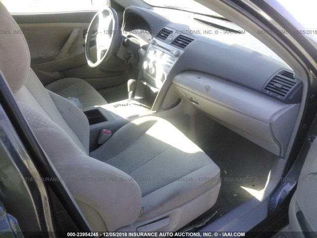 4T1BE46K29U906419 - 2009 TOYOTA CAMRY 灰色 照片 5