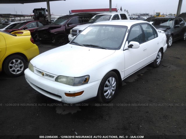 1NXBB02EXVZ663809 - 1997 TOYOTA COROLLA DX WHITE photo 2