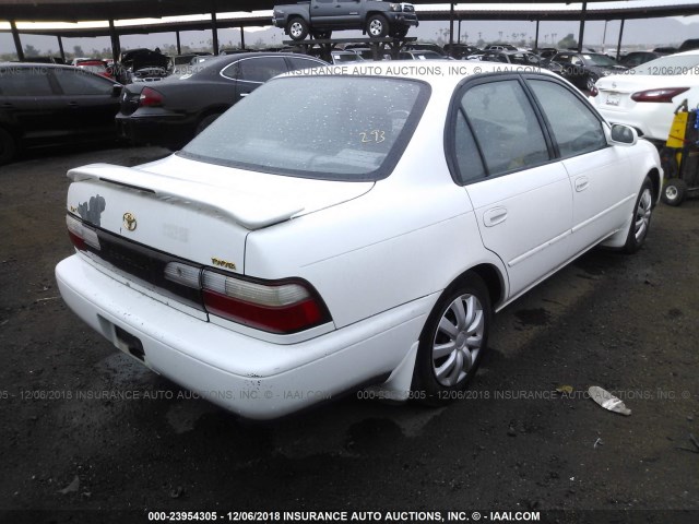 1NXBB02EXVZ663809 - 1997 TOYOTA COROLLA DX WHITE photo 4