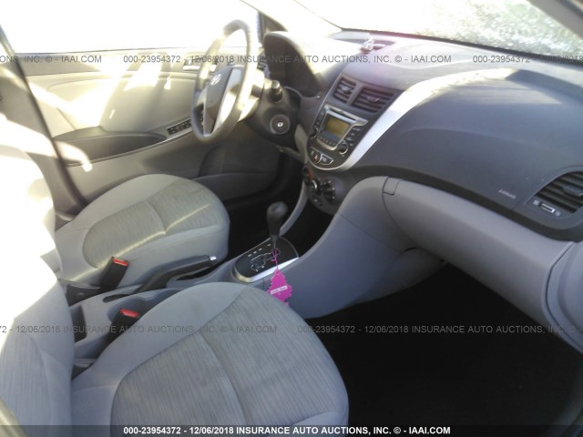 KMHCT4AE0HU293257 - 2017 HYUNDAI ACCENT SE GRAY photo 5