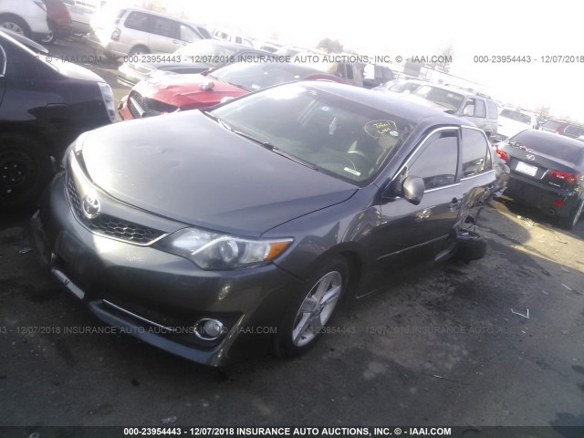 4T1BF1FK6EU317248 - 2014 TOYOTA CAMRY L/SE/LE/XLE 灰色 照片 2