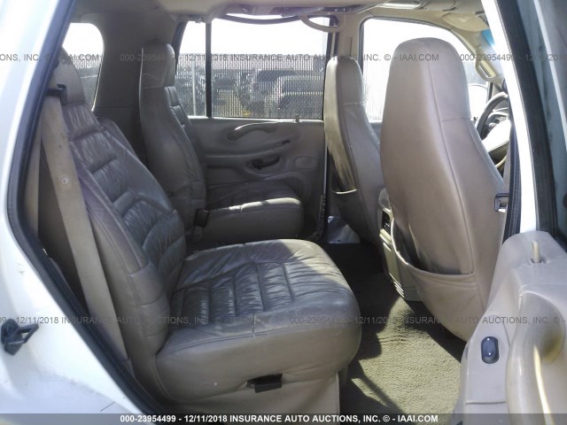1FMRU15L7YLA65700 - 2000 FORD EXPEDITION XLT WHITE photo 8