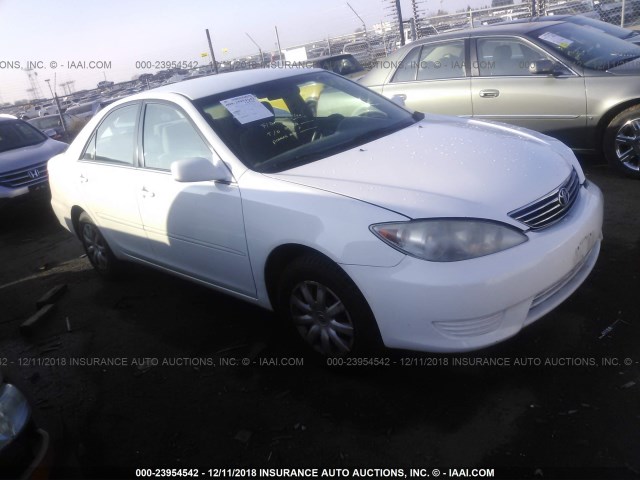 4T1BE32K85U018686 - 2005 TOYOTA CAMRY LE/XLE/SE WHITE photo 1