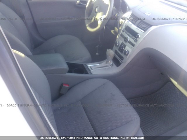 1G1ZC5EB1AF136800 - 2010 CHEVROLET MALIBU 1LT WHITE photo 5