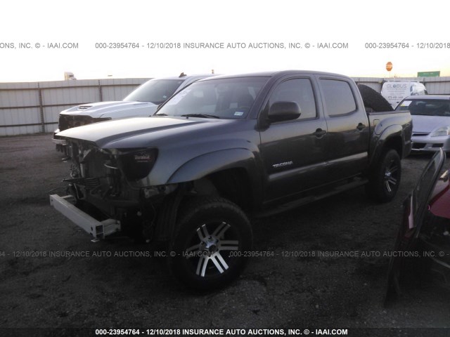 5TFJU4GN0DX044319 - 2013 TOYOTA TACOMA DOUBLE CAB PRERUNNER GRAY photo 2