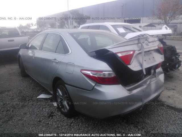 4T1BF1FK9FU039432 - 2015 TOYOTA CAMRY LE/XLE/SE/XSE GRAY photo 3