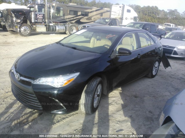 4T1BF1FK7HU424684 - 2017 TOYOTA CAMRY LE/XLE/SE/XSE BLACK photo 2