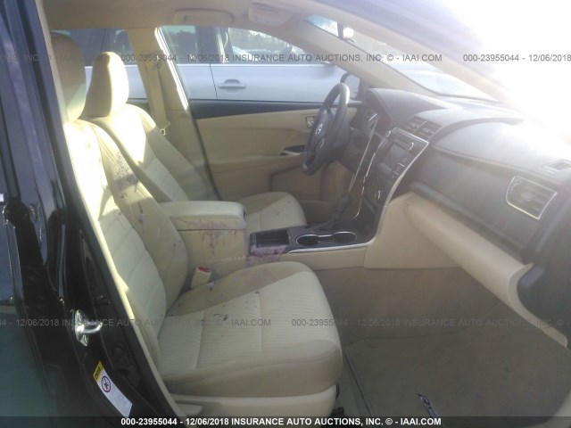 4T1BF1FK7HU424684 - 2017 TOYOTA CAMRY LE/XLE/SE/XSE BLACK photo 5