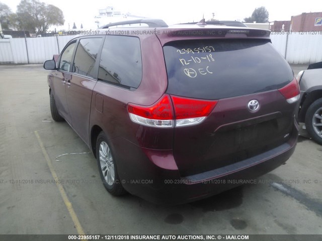 5TDYK3DC7BS112698 - 2011 TOYOTA SIENNA XLE/LIMITED RED photo 3