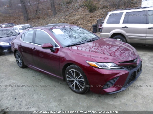 4T1B11HK9JU574619 - 2018 TOYOTA CAMRY L/LE/XLE/SE/XSE RED photo 1