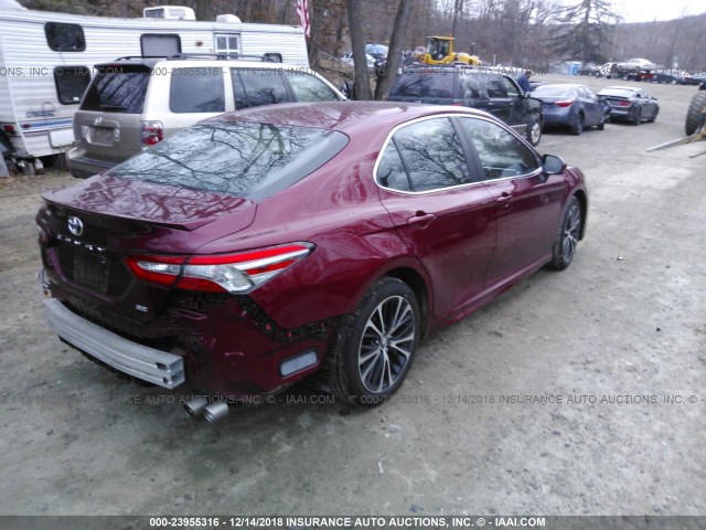 4T1B11HK9JU574619 - 2018 TOYOTA CAMRY L/LE/XLE/SE/XSE RED photo 4