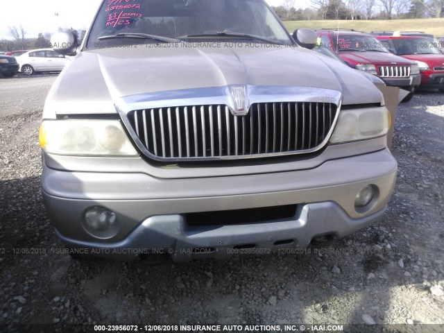 5LMFU28A1YLJ39788 - 2000 LINCOLN NAVIGATOR 金色 照片 6